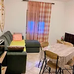 Lori דירה